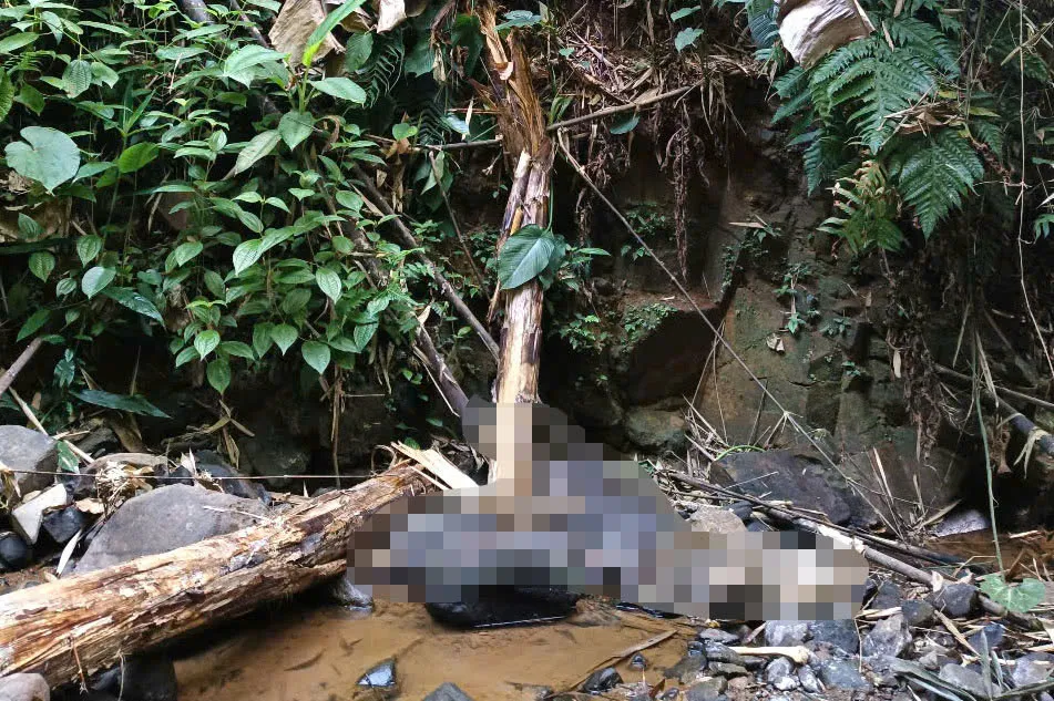 Thi thể được người dân phát hiện dưới suối