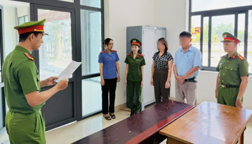 Cơ quan công an đang tống đạt các quyết định khởi tố, bắt tạm giam các đối tượng