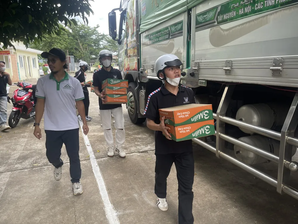 Người dân Đắk Lắk chung tay hỗ trợ đồng bào vùng bão lũ Nghệ An