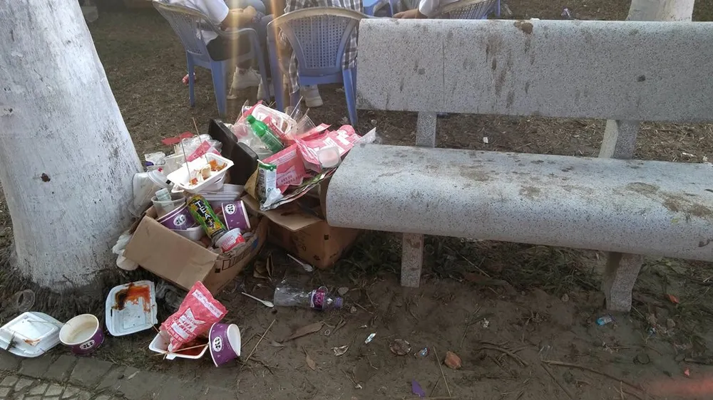 Đà Nẵng: Công viên 29 tháng 3 ngập rác sau tết ảnh 3