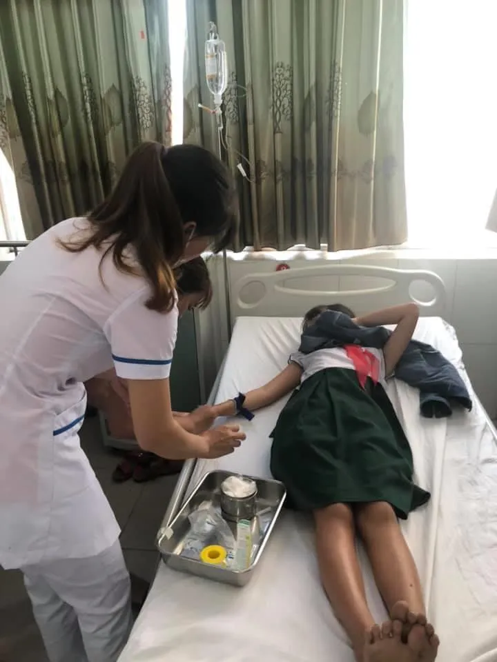 16 học sinh tiểu học nhập viện cấp cứu nghi do ngộ độc trà sữa ảnh 1