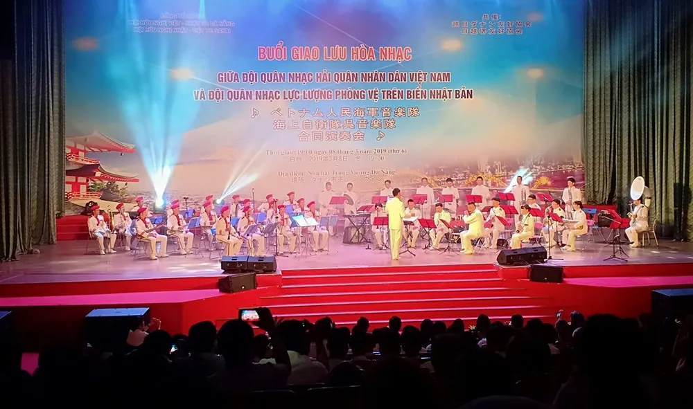 Buổi giao lưu hòa nhạc giữa Hải quân Việt Nam và lực lượng phòng vệ trên biển Nhật Bản thu hút đông đảo khán giả
