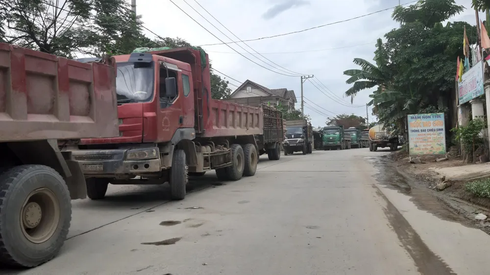 Người dân Đà Nẵng chặn xe để phản đối việc gây ô nhiễm ảnh 1