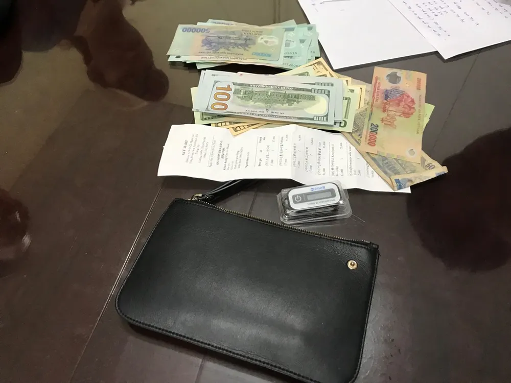 Tài xế taxi tìm du khách Hàn Quốc trả lại 45 triệu đồng bỏ quên ảnh 1