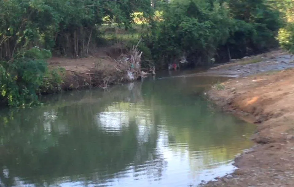 Hai anh em ruột 2 và 3 tuổi tử vong khi tắm suối ảnh 1