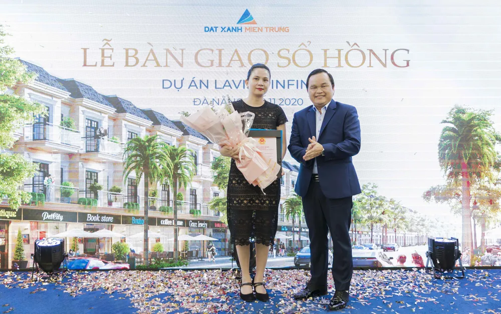 Trao sổ hồng cho cư dân 200 căn shophouse hạng sang ven hồ tại Đà Nẵng  ảnh 3