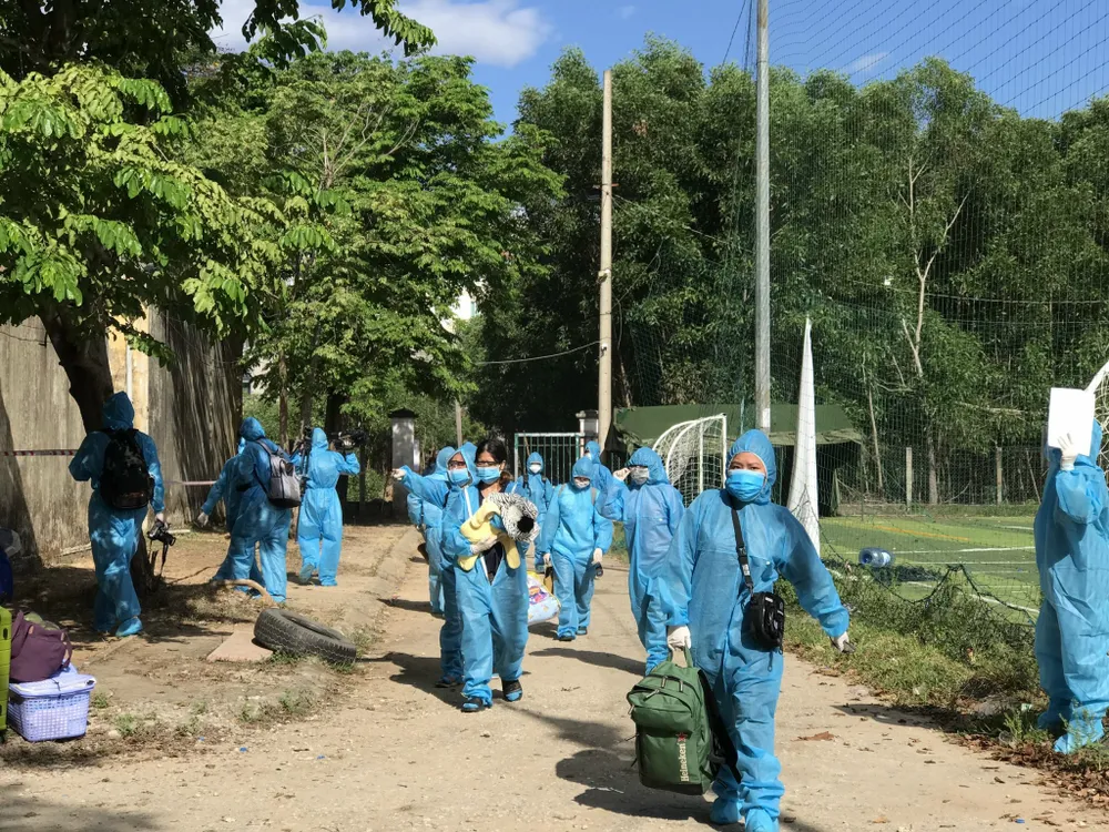 Xét nghiệm miễn phí cho người dân Quảng Ngãi trờ về từ TPHCM ảnh 1