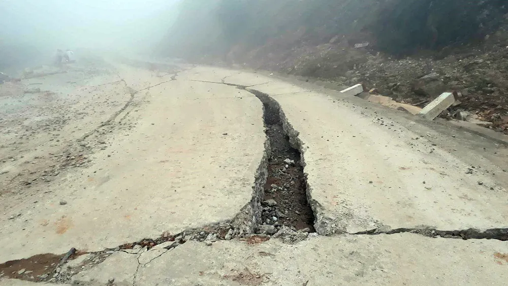 Đoạn đường gần 750 tỷ đồng tan nát sau 1 năm 3 tháng thông tuyến ảnh 4