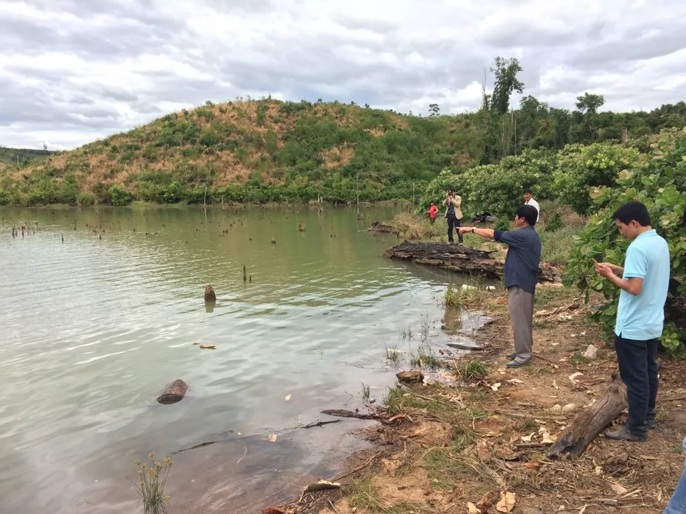 Phát hiện gỗ lậu giấu dưới lòng hồ thủy điện Sê San 3A ảnh 3