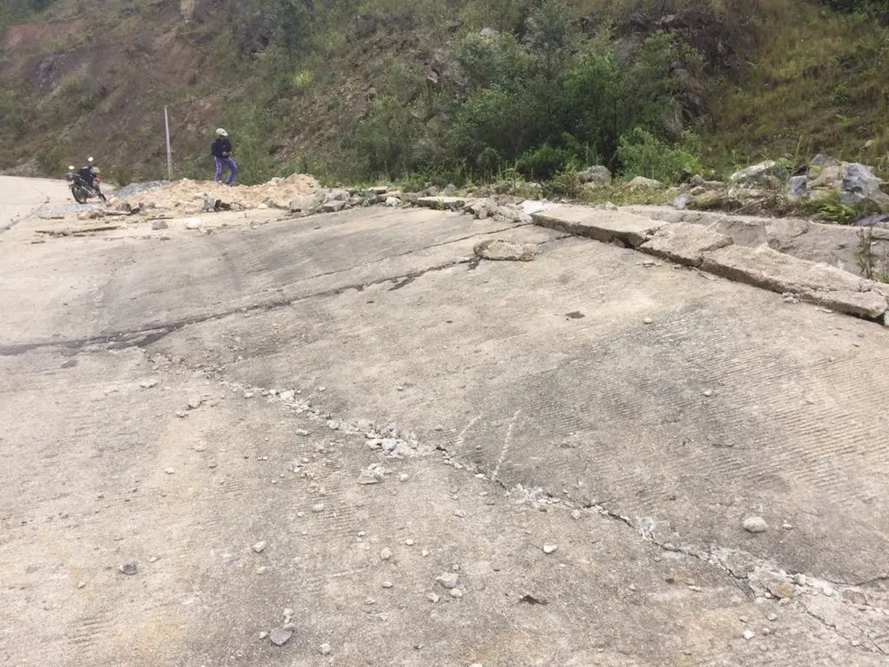 Vụ “Đường nát sau 15 tháng thông tuyến”: “Đã khắc phục trong phạm vi có thể”  ảnh 1