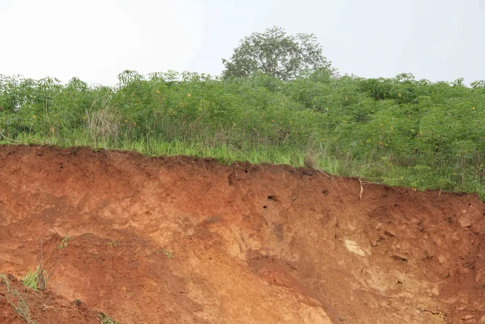 Thêm nhiều điểm sạt lở  trên tuyến đường 482 tỷ vừa làm xong ảnh 11