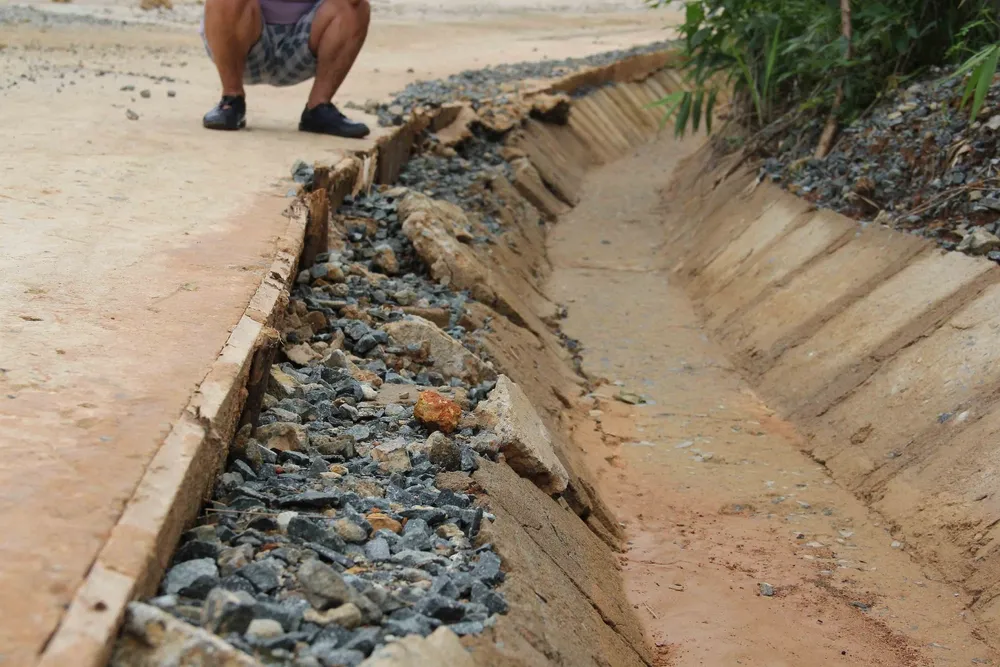 Thêm nhiều điểm sạt lở  trên tuyến đường 482 tỷ vừa làm xong ảnh 16