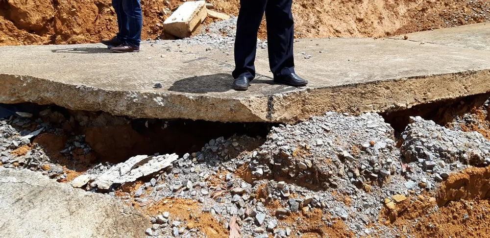 Nhiều tuyến đường tại Khu kinh tế cửa khẩu quốc tế Bờ Y tan nát ảnh 5