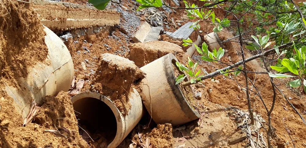 Nhiều tuyến đường tại Khu kinh tế cửa khẩu quốc tế Bờ Y tan nát ảnh 11