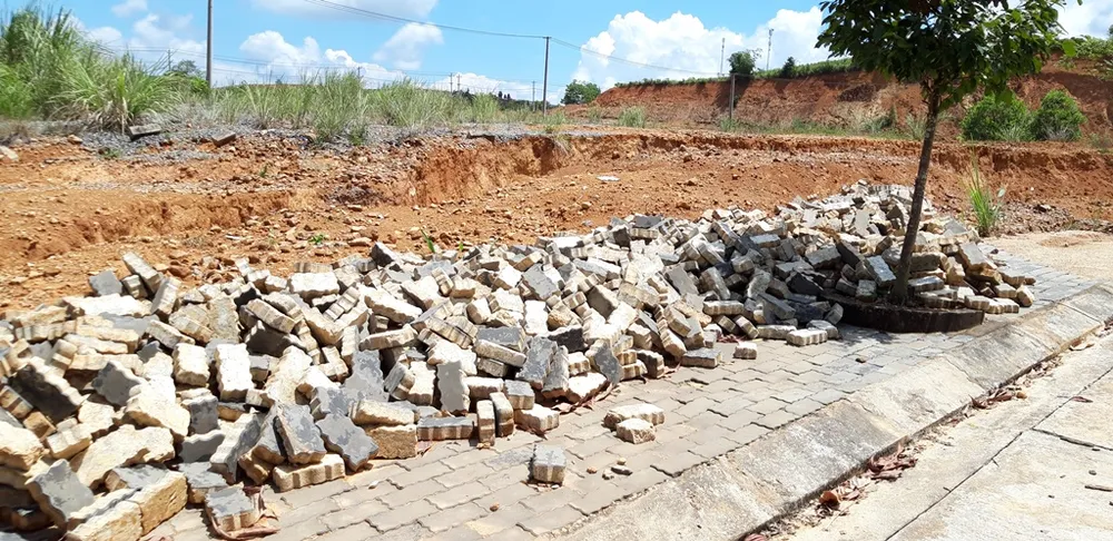 Nhiều tuyến đường tại Khu kinh tế cửa khẩu quốc tế Bờ Y tan nát ảnh 12