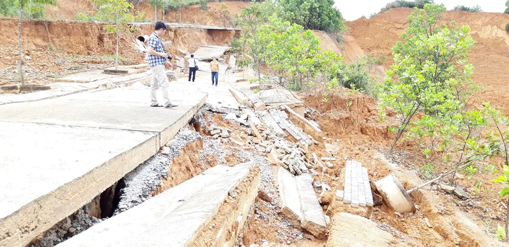 Đường ở Khu kinh tế cửa khẩu quốc tế Bờ Y tan nát vì… mưa? ảnh 2