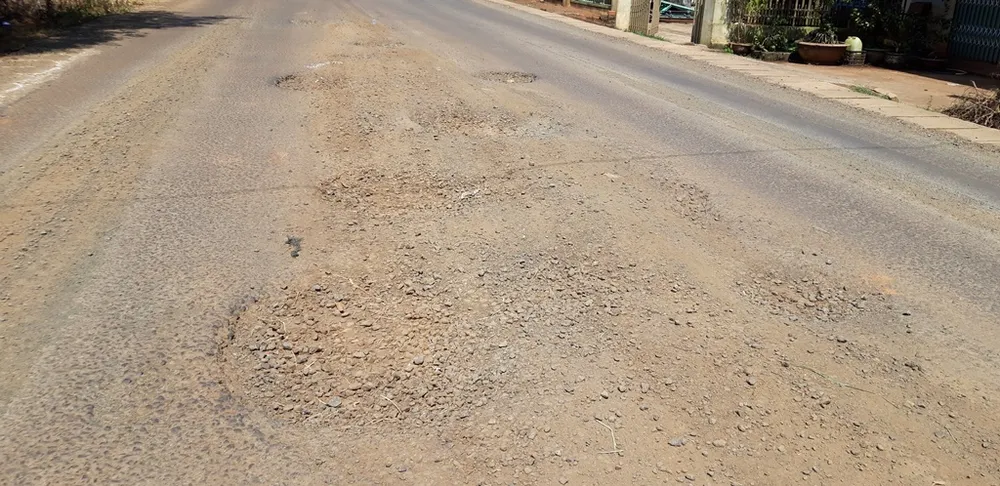 Đường gần trăm tỷ đồng còn bảo hành nhưng đã “nát bét” ảnh 15