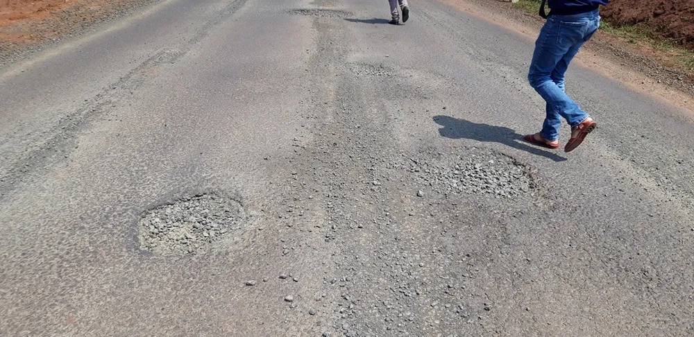 Đường gần trăm tỷ xuống cấp  ảnh 7