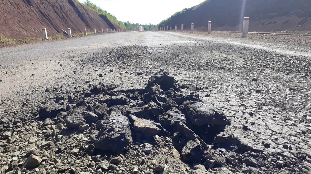 Đường gần trăm tỷ “nát bét“: Đề nghị chủ đầu tư nghiêm túc tìm nguyên nhân khiến đường bị hỏng ảnh 1