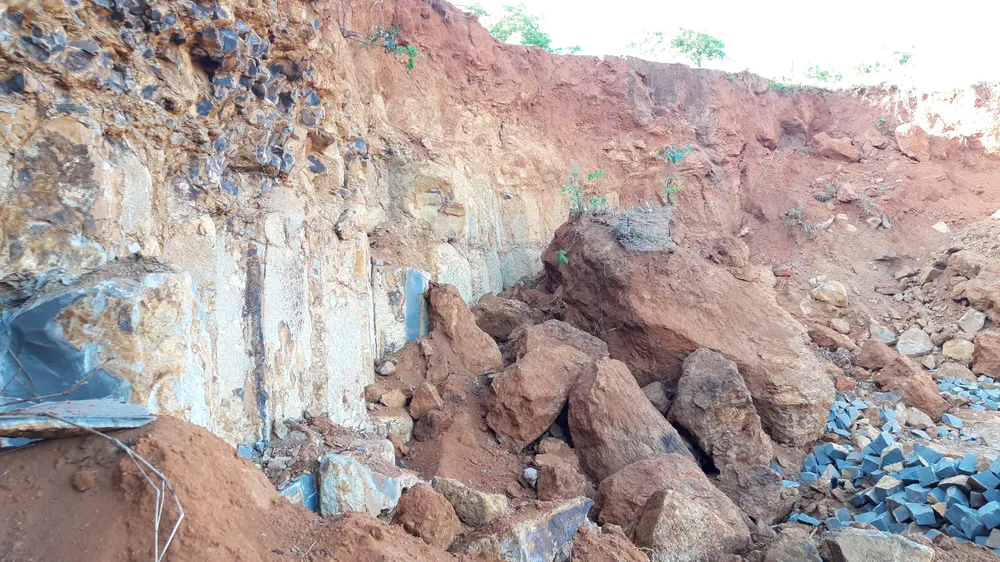 Vụ bắt điểm khai thác đá lậu trong rẫy điều: Xã lập biên bản nhưng “đá tặc”  vẫn ung dung khai thác  ảnh 2