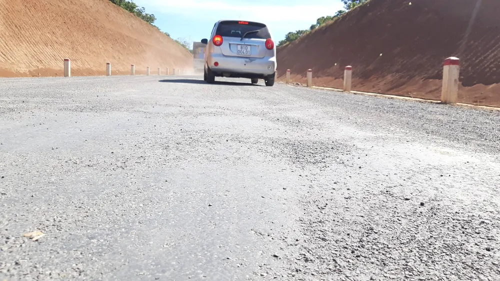 Khắc phục xong hư hỏng trên tuyến đường trăm tỷ ảnh 1