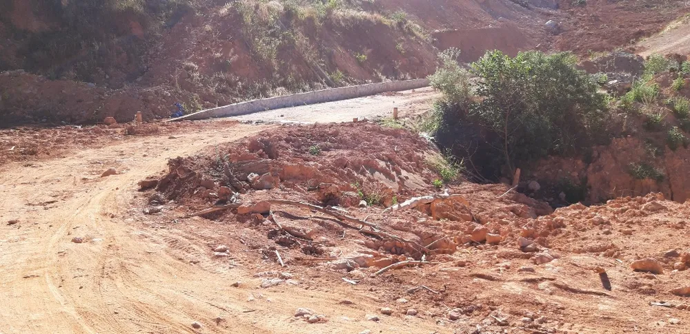 Đường bị đất đá vùi lấp nhiều tháng chưa khắc phục  ảnh 10