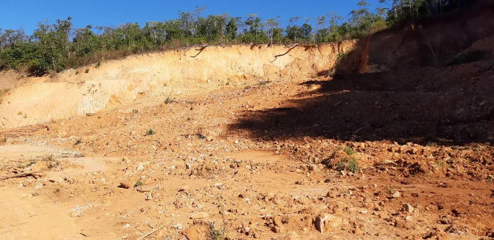 Đường bị đất đá vùi lấp nhiều tháng chưa khắc phục  ảnh 11