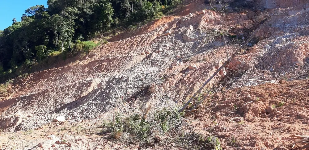 Đường bị đất đá vùi lấp nhiều tháng chưa khắc phục  ảnh 14