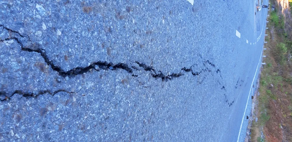 Vụ đường tránh đèo 543 tỷ đồng bị vùi lấp, 4 tháng vẫn chưa sửa: Mặt đường nhựa bể nát, gãy đứt ảnh 11