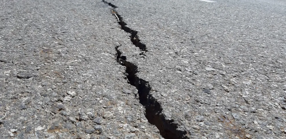 Vụ đường tránh đèo 543 tỷ đồng bị vùi lấp, 4 tháng vẫn chưa sửa: Mặt đường nhựa bể nát, gãy đứt ảnh 10