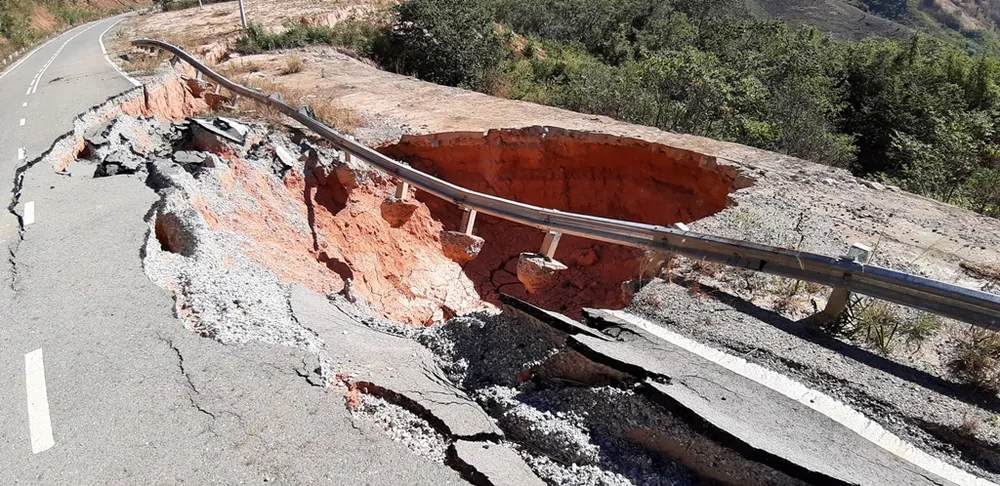 Đường tránh 543 tỷ đồng tan nát, 4 tháng vẫn chưa sửa do… không có tiền ảnh 2