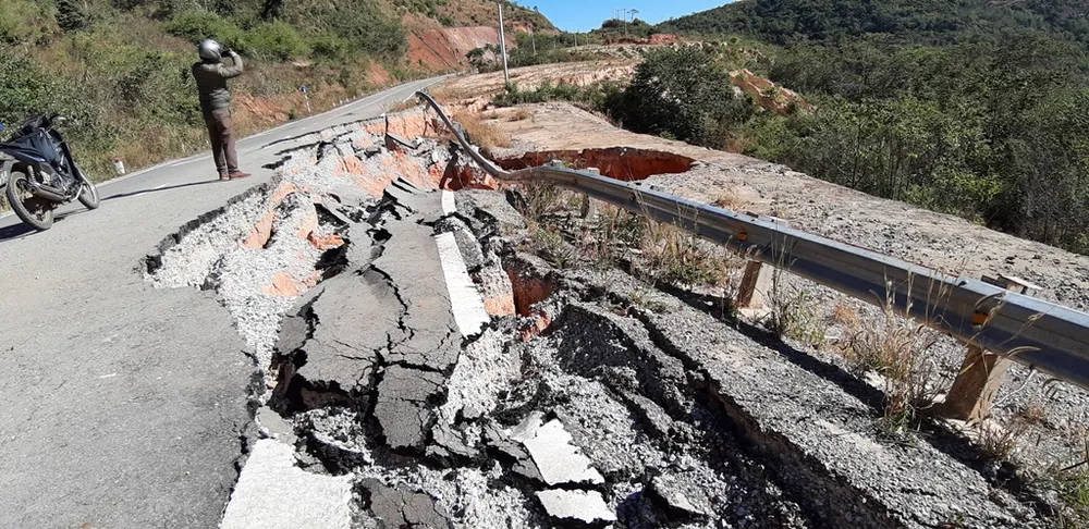 Tỉnh Kon Tum chỉ đạo khắc phục hư hỏng trên đường tránh đèo Măng Rơi ảnh 3