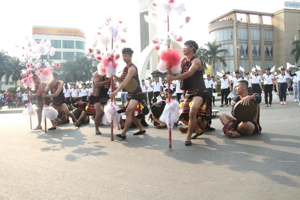 Hàng ngàn người tham dự Lễ hội đường phố ở Buôn Ma Thuột ảnh 4