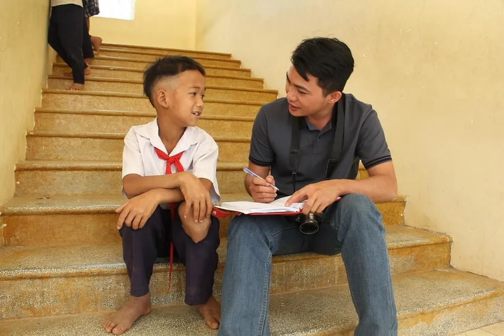 Giáo viên vùng cao nấu cơm trưa miễn phí cho học sinh ảnh 6