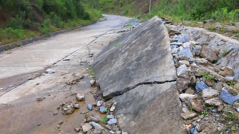 Tan nát đường xuyên đỉnh Ngọc Linh ảnh 4