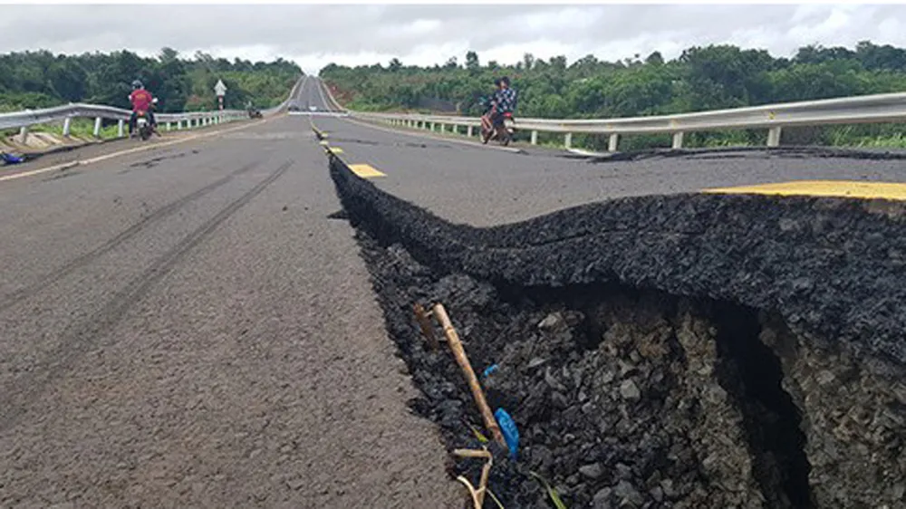 Công an vào cuộc vụ “Đường 250 tỷ chưa bàn giao đã nát” ảnh 1