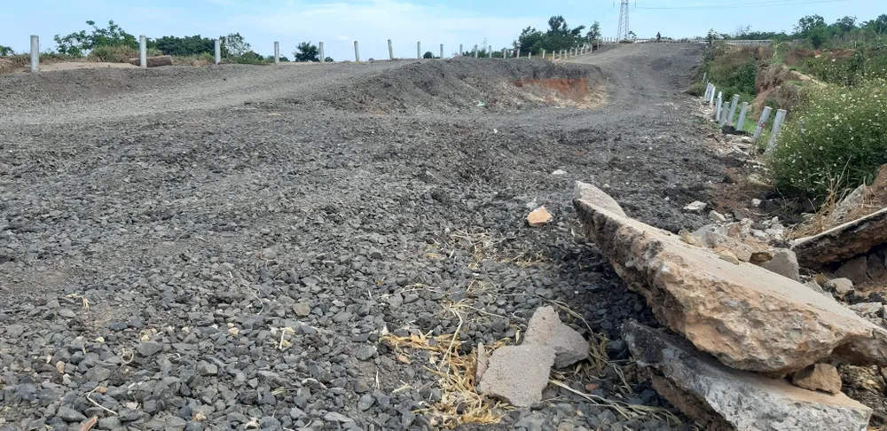 Đường tránh 250 tỷ đồng như một công trường đổ nát sau gần 1 năm hư hỏng  ảnh 4