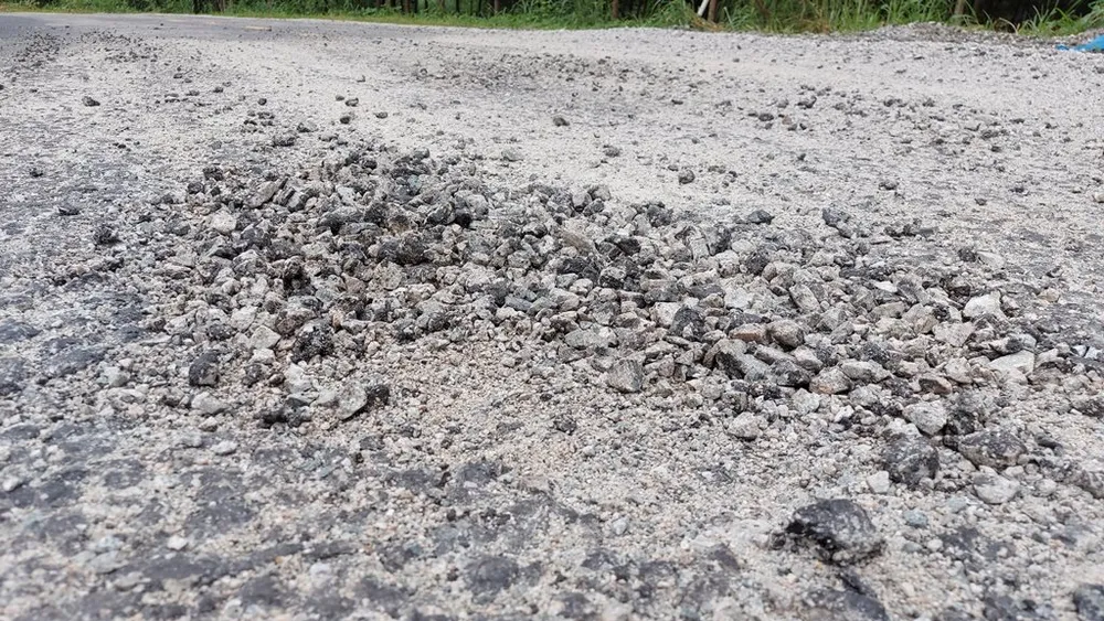 Vụ “Quốc lộ chưa hết bảo hành đã hư nhiều chỗ“: Sửa chữa trước ngày 30-9 ảnh 3