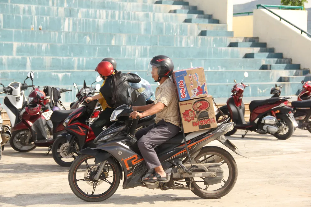 Nhiều cá nhân, đơn vị ủng hộ đồng bào miền Trung bị thiệt hại do mưa lũ ảnh 6