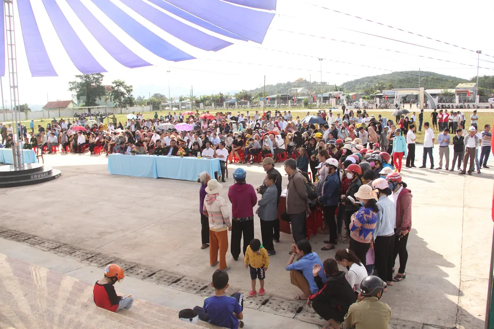 Nhiều cá nhân, đơn vị ủng hộ đồng bào miền Trung bị thiệt hại do mưa lũ ảnh 10