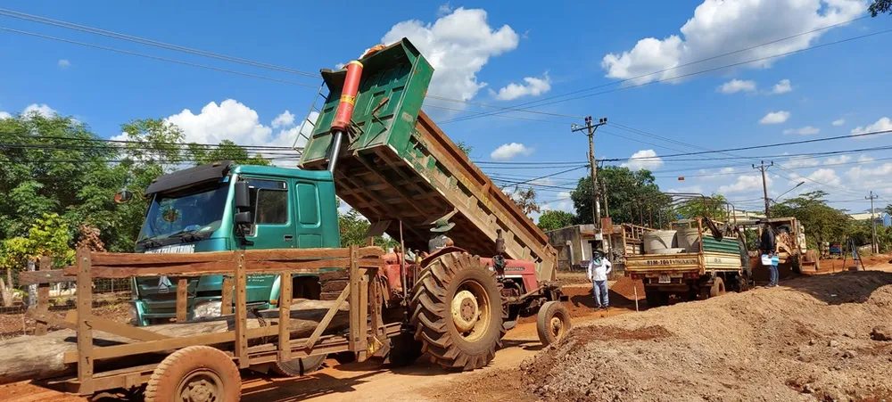 Bắt quả tang doanh nghiệp khai thác đất lậu để thi công đường ảnh 5