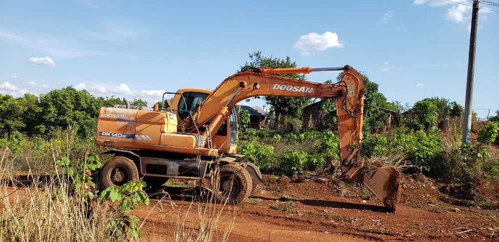 Bắt quả tang doanh nghiệp khai thác đất lậu để thi công đường ảnh 7