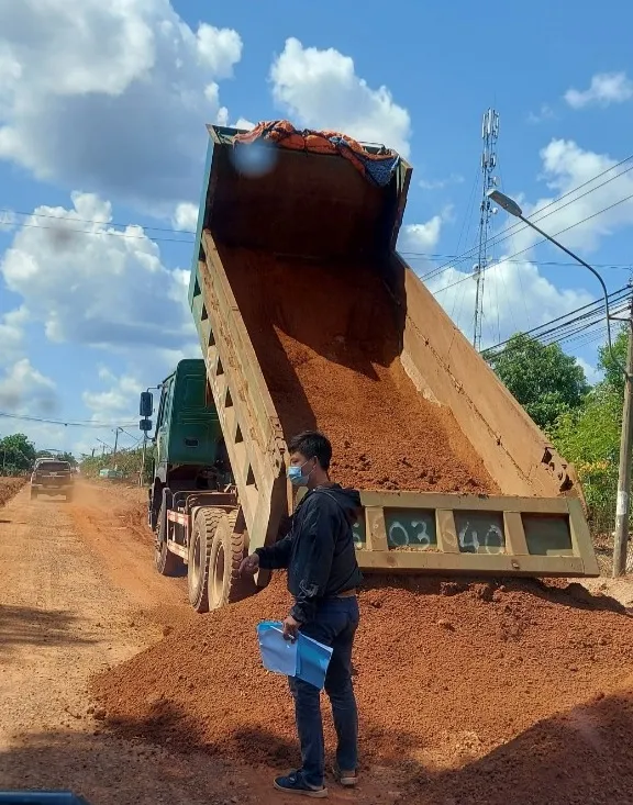 Xem xét mời công an vào cuộc vụ doanh nghiệp khai thác đất lậu để thi công đường ảnh 2