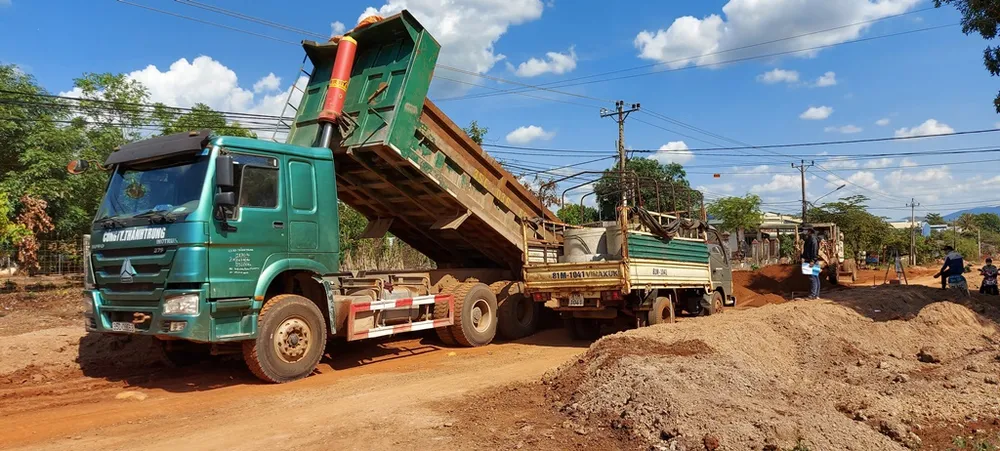 Xử phạt 146 triệu đồng đối với doanh nghiệp khai thác đất lậu để thi công đường  ảnh 2