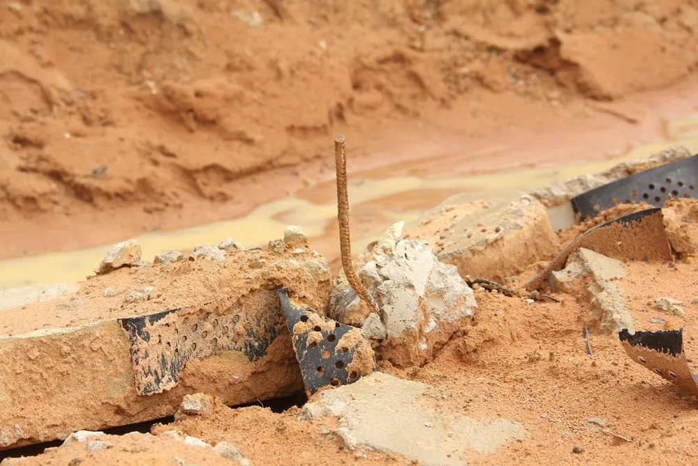 Gia Lai: Kênh chính Thủy lợi Ia Mơr chưa bàn giao nhưng nhiều đoạn bê tông đã vỡ vụn ảnh 8