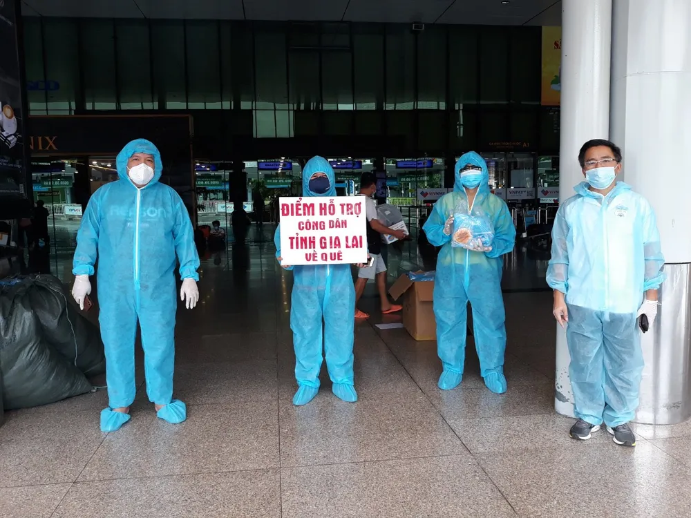 Gia Lai hỗ trợ người bán hàng rong, xe ôm gặp khó vì dịch Covid-19 ảnh 1