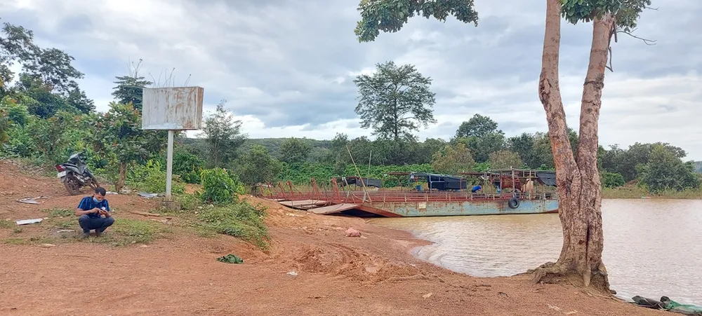 Sau phản ánh của Báo SGGP: Người dân Gia Lai đã được đi đường sông qua Kon Tum thu hoạch lúa ảnh 1