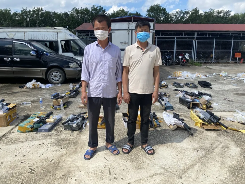 Lái xe tải chở súng từ Bắc Giang đi giao cho khách, đến Kon Tum thì bị bắt ảnh 2