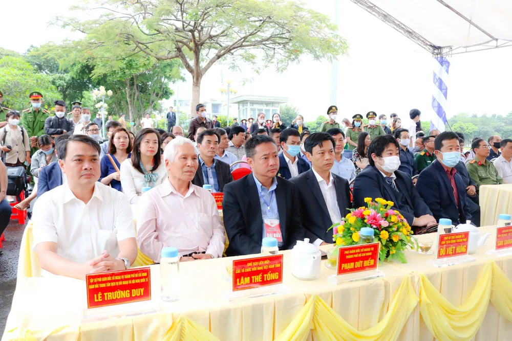 Gia Lai tiếp nhận 24 cây hoa anh đào do Nhật Bản trao tặng ảnh 2