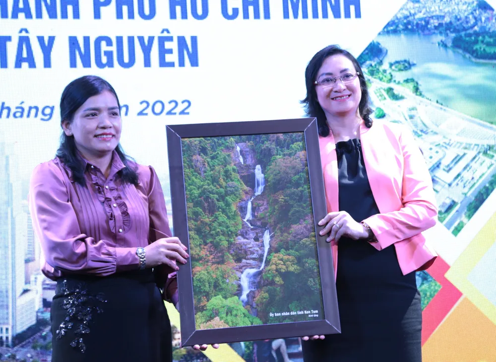 Bàn về giải pháp phát triển sản phẩm du lịch liên kết giữa TPHCM và các tỉnh Tây Nguyên ảnh 2